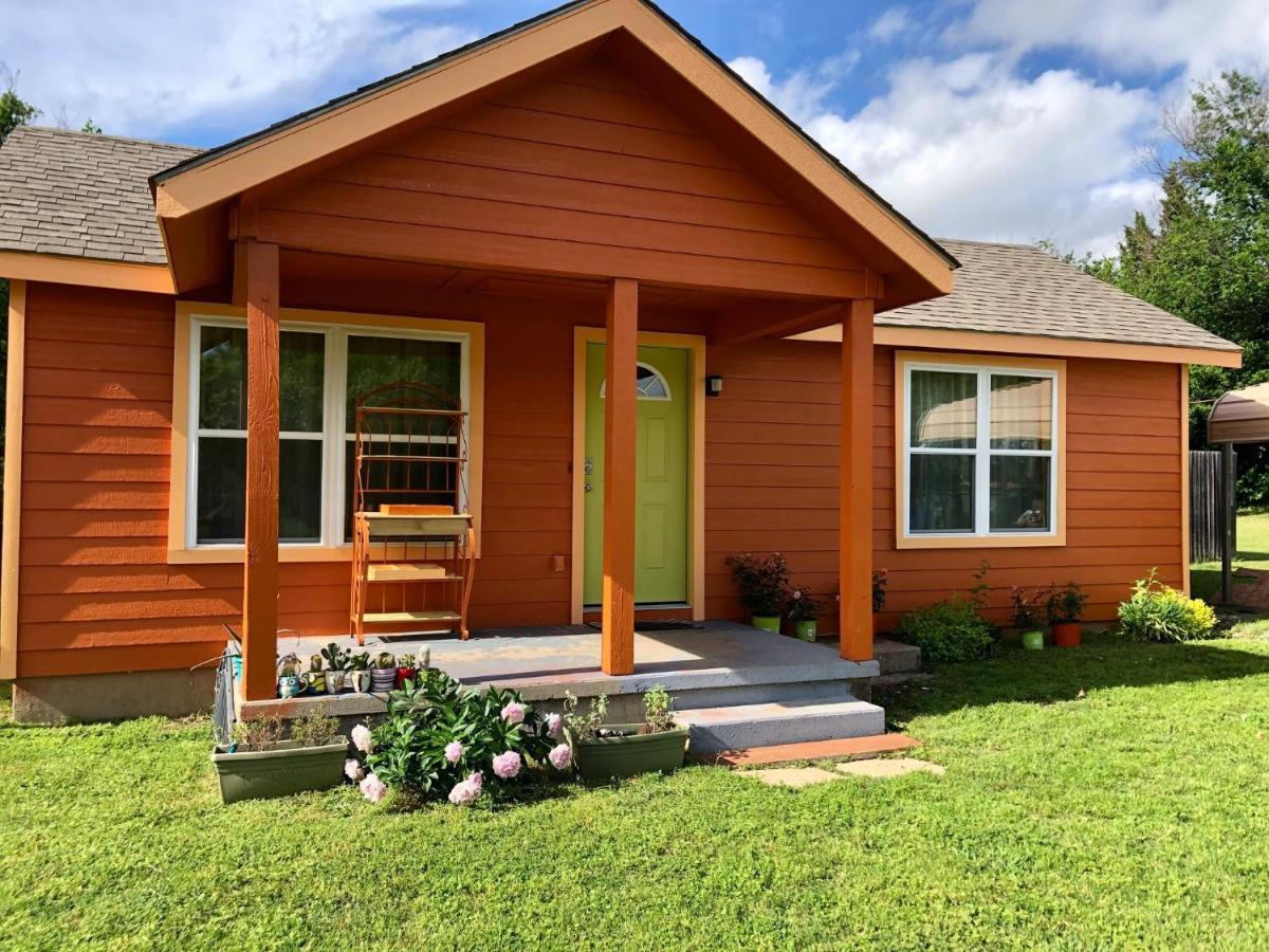 Ez 1 Mile To Fort Sill! Pumpkin Cottage Sleeps 9, Grills, Firepit, Laundry Lawton Exteriör bild