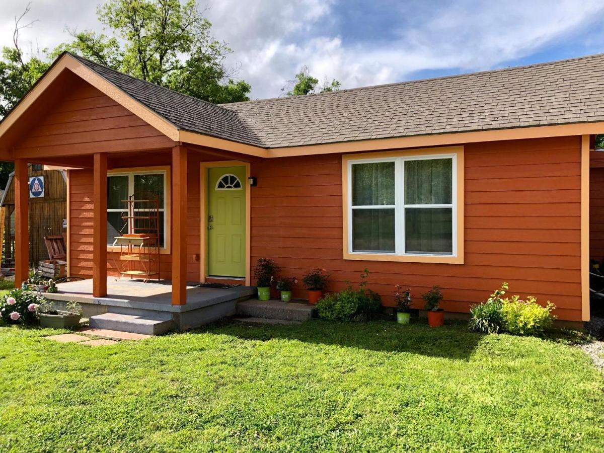Ez 1 Mile To Fort Sill! Pumpkin Cottage Sleeps 9, Grills, Firepit, Laundry Lawton Exteriör bild